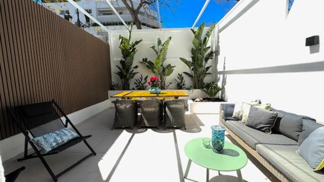 Marbella Center Beachfront With Private Patio Экстерьер фото