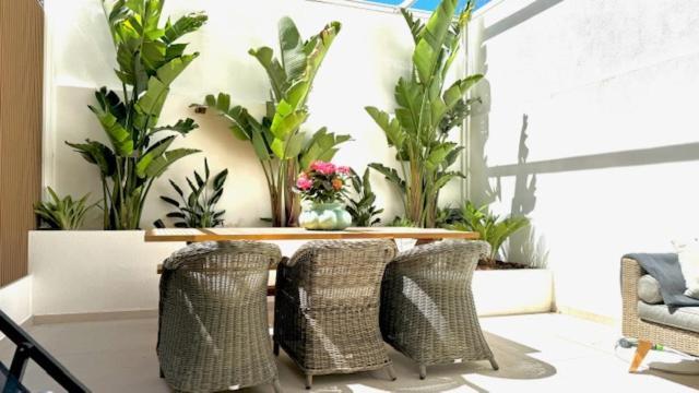 Marbella Center Beachfront With Private Patio Экстерьер фото