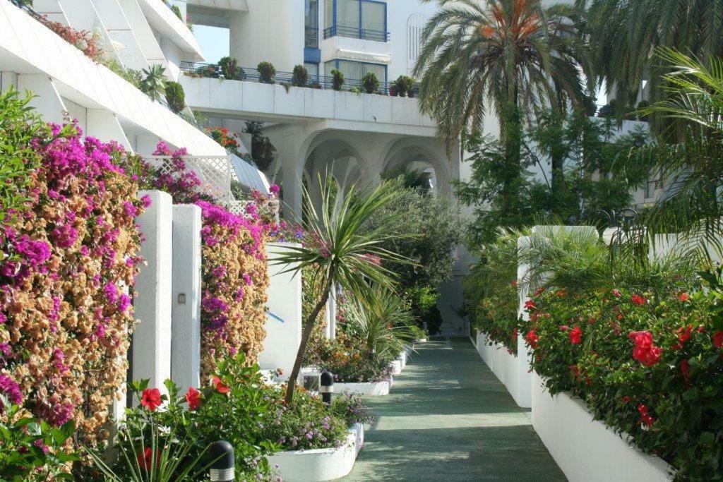 Marbella Center Beachfront With Private Patio Экстерьер фото